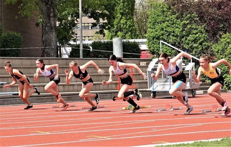 In ihrem ersten 100 m Hürdenlauf gelang Marie Böckmann mit 15,47 s eine gute Zeit und sie hakte damit gleich die Qualifikationsnorm für die Süddeutschen Meisterschaften in dieser Disziplin ab.Fotos: privat
