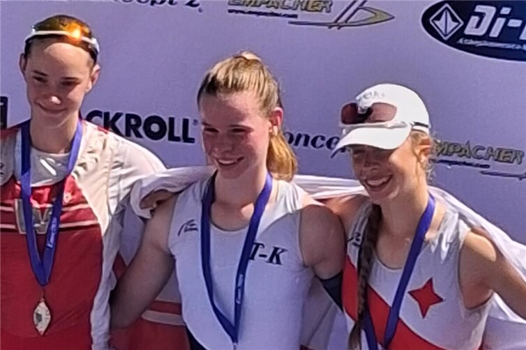 In ihrer Klasse hatte sie in diesem Jahr alles gewonnen und sie wurde ihrer Favoritenrolle gerecht, Hannah Schenk (Mitte) gewinnt die Deutsche Meisterschaft U17 im Leichtgewichts-Einer.