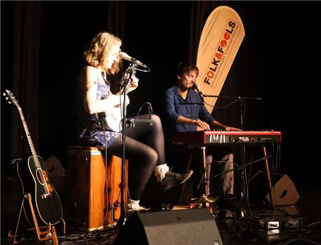 In jedem Jahr ein Höhepunkt im Kulturprogramm der Kleinkunstbühne: das Kleinkunstfestival „Folk & Fools“ - diesmal am 16. November 2024 in der Stadthalle Montabaur unter dem Motto „Musik der Welt“.