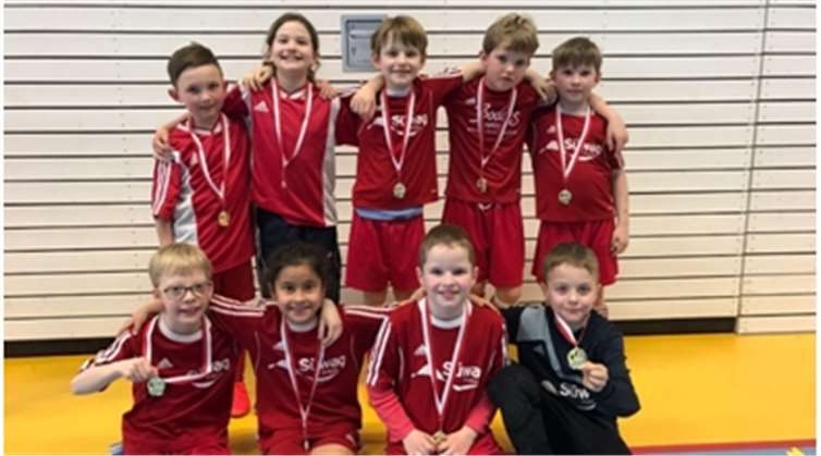 In jeweils vier Turnieren haben sie sich mit vielen anderen Teams aus dem Kreis gemessen.privat