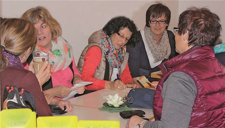 In kleiner Arbeitsrunde wurde viel besprochen.