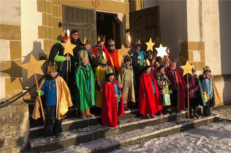 In königlichen Gewändern zogen sie von Haus zu Haus, brachten den Menschen den Segen für das neue Jahr und sammelten Spenden für Kinder in Not. Foto: privat