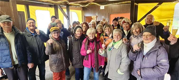 In lebhafter Runde wurden anschließend die vielen schönen Erlebnisse des vergangenen Jahres Revue passiert gelassen. Foto: Konrad Waßmann