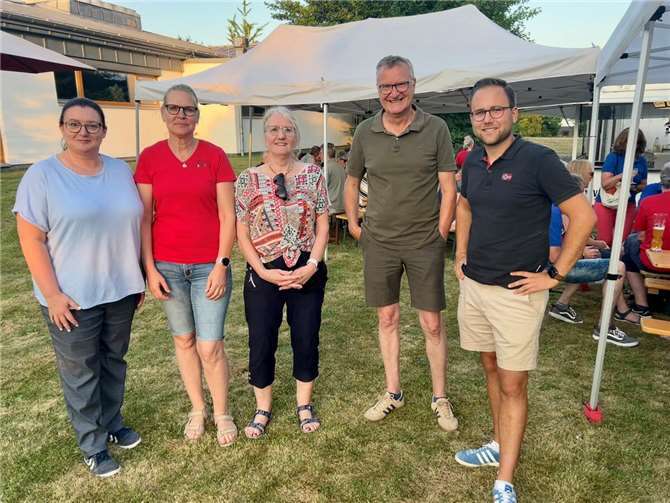 In lockerer Atmosphäre kam auch SPD-Landtagskandidat Kai Dommershausen mit vielen Bürgerinnen und Bürgern ins Gespräch.  Foto: privat