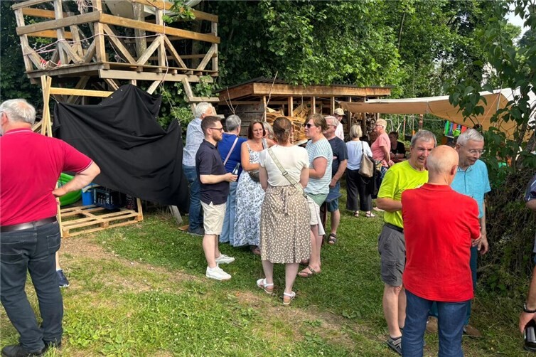 In lockerer Runde tauschen sich die Ratsmitglieder aus