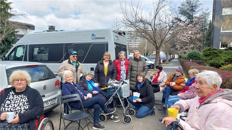 In lockerer Runde tauschten sich alle Teilnehmenden untereinander und mit den Organisatorinnen aus.  Foto: Silke Ritterböck