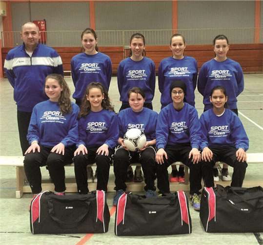 In neuen Trainingsanzügen und T-Shirts können die FFC Mädels in Zukunft bewundert werden. privat