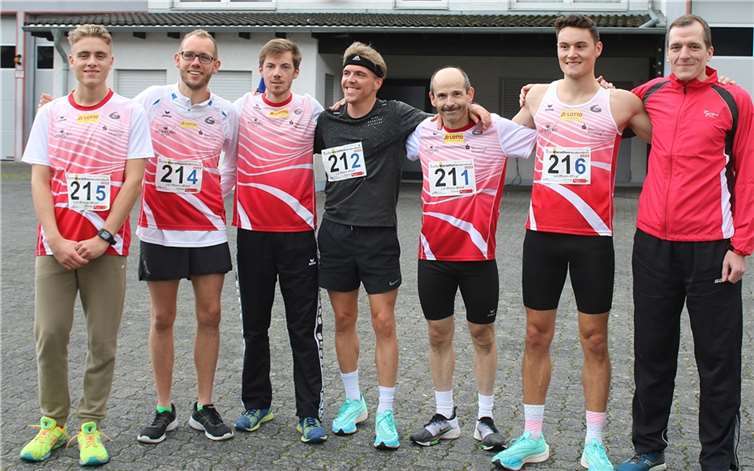 In nur 2:19:13 Stunden legte die siebenköpfige Mannschaft der LG Rhein-Wied gemeinsam die Marathondistanz zurück und sicherte sich damit den ersten Platz. Foto: privat