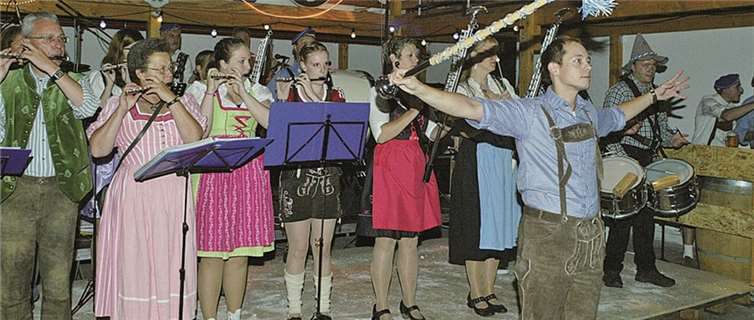 In passender Tracht sorgte der Spielmannszug für die Musikalische Unterhaltung.  Wamfo.de