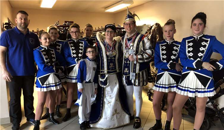 In professioneller Weise hat die Tanzgarde unter der Regie ihrer Kommandantin Isabel Thieringer den neuen Gardeshowtanz vorgestellt.Foto: Gerd Thieringer