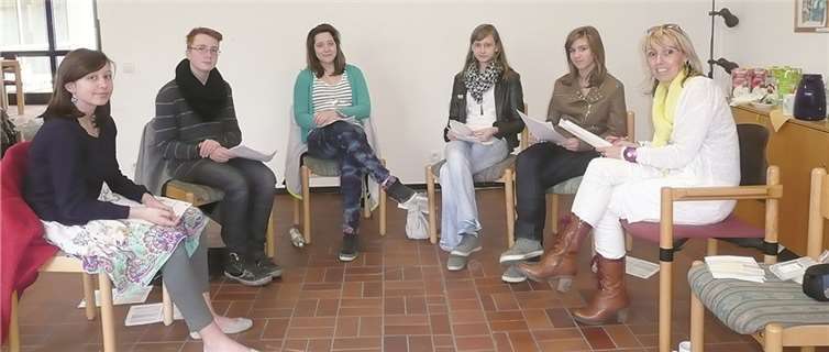 In regelmäßigen Schulungen wird die Lesekompetenz der jungen Leute für das Projekt gesteigert.privat