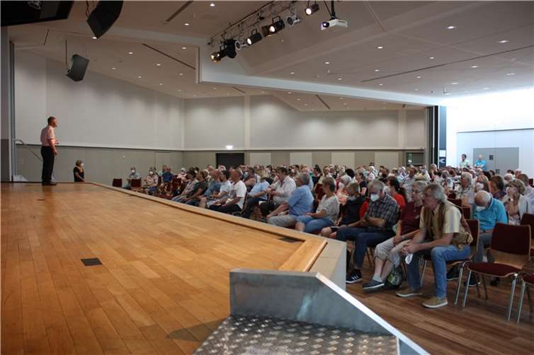 In rund zwei Stunden konnte Dr. Kögler den 350 anwesenden Zuhörern wichtige Informationen und praktische Hilfe zum Thema näherbringen. Quelle:VG Wirges