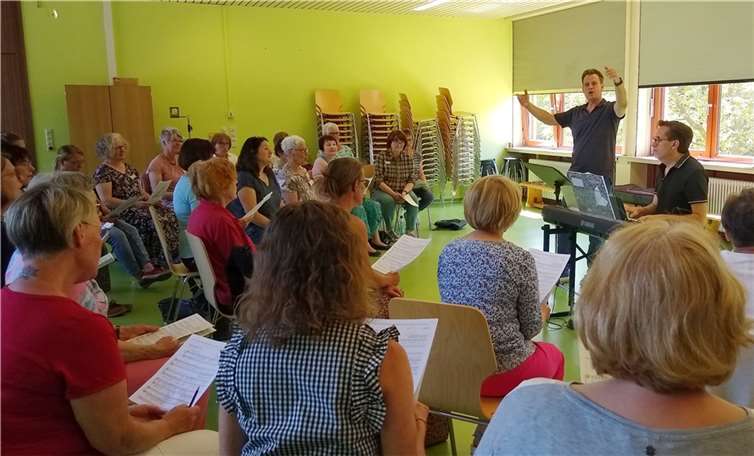 In seinem Element - Johannes Kalpers begeistert die Teilnehmerinnen.  Foto: privat
