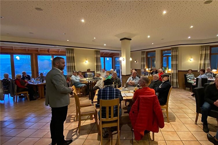 In seinem rund 30-minütigen Vortrag erläuterte Welling verständlich und praxisnah, was die elektronische Patientenakte ist, warum sie eingeführt wurde und welche Chancen sie für Patientinnen und Patienten bietet. 