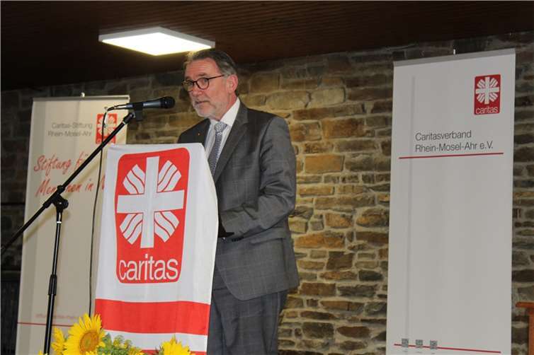 In seiner Rede dankte Werner Steffens allen Wegbeleiterinnen und Wegbegleitern.  Fotos: Christoph Kohlbecher