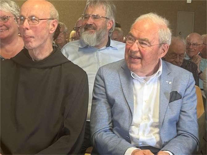 In seiner Rede würdigte Abt Benedikt Müntnich besonders Gernot Mittler, der als „Zugpferd“ der Unternehmungen der letzten 20 Jahre galt. Die beiden verbindet eine tiefe Freundschaft. Foto: FK Maria Laach