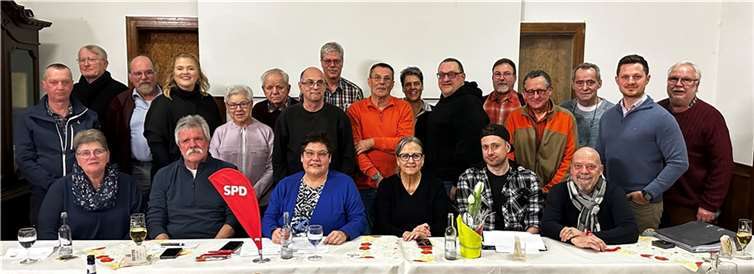 In seiner jüngsten Mitgliederversammlung hat der Ortsverein SPD Niederbieber Segendorf seine Kandidatinnen und Kandidaten für die Ortsbeiräte in den Stadtteilen Niederbieber, Segendorf, Rodenbach und Torney aufgestellt.  Foto: Ortsverein SPD Niederbieber Segendorf