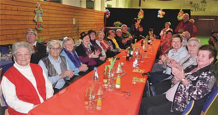 In sichtlich bester Stimmung genossen die älteren Herrschaften den karnevalistischen Kaffeeklatsch.