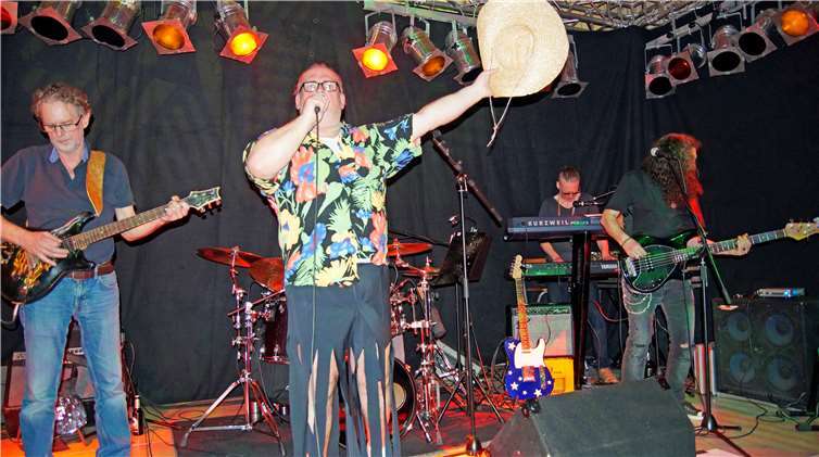 In skurrilen Outfits präsentierte sich der Gelähmte seinen Fans.