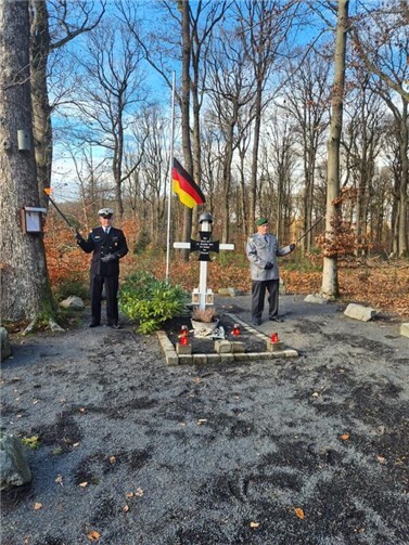 In stiller Eintracht gedachte die Gemeinschaft der Opfer von Krieg, Vertreibung und Gewaltherrschaft.  Foto: Hans Peter Fuchs