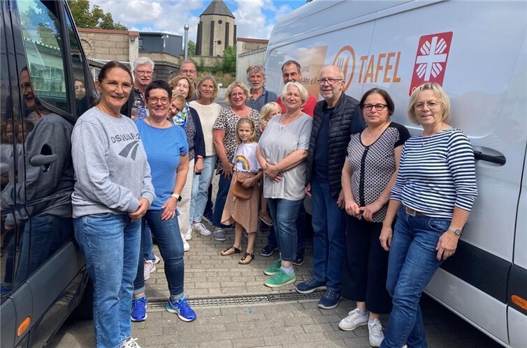In verschiedenen Teams sorgten die Ehrenamtlichen für einen reibungslosen Ablauf des Tafeltages. Fotos: Doris Brixius