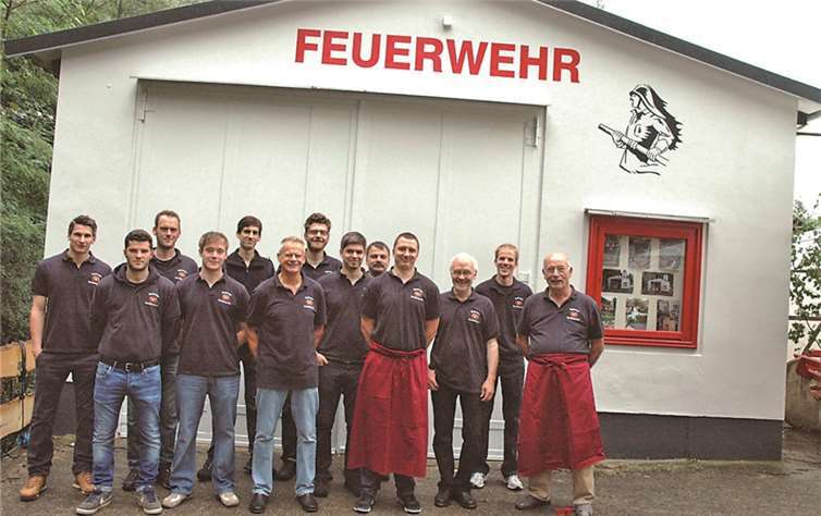 In vielen Hundert Arbeitsstunden hatten die Kreuzberger Wehrleute ihr Gerätehaus auf Vordermann gebracht, in dem jetzt mit den Bürgern der Gemeinde zünftig gefeiert werden konnte. UM