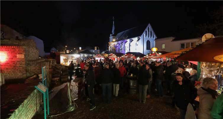 In vier Tagen strömen alljährlich mehrere tausend Besucher zur unvergleichlichen Atmosphäre des Martinsmarkts.