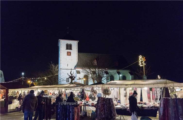 Weihnachtliche Atmosphäre in Fritzdorf  In weihnachtlicher Atmosphäre lädt Fritzdorf am 8. und 9. Dezember zum Flanieren ein. Fotos: Archiv CEW