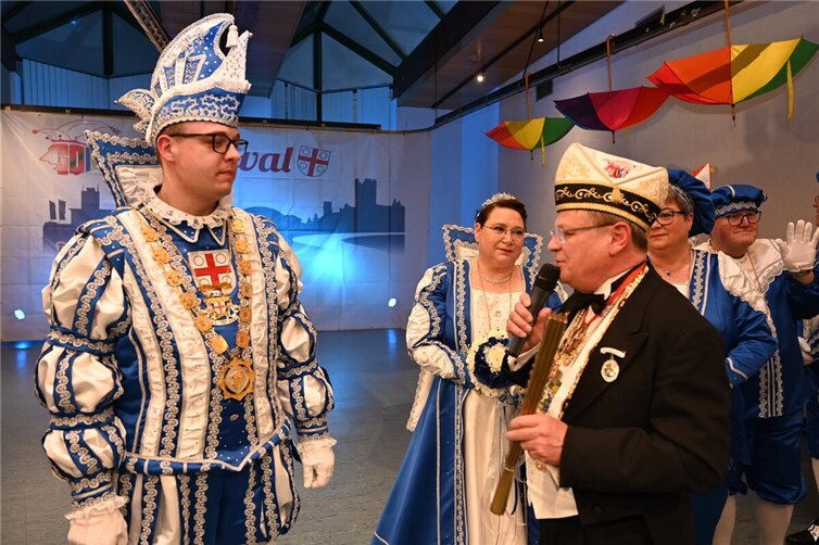 In wenigen Sekunden wird GOK-Präsident Marcus Bolzhauser das Zepter übergeben.  Foto: SK