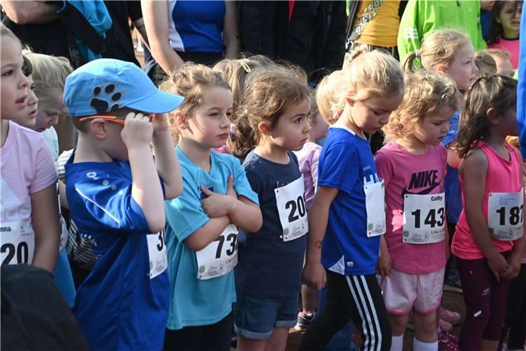 In wenigen Sekunden wird der Bambini-Lauf gestartet.