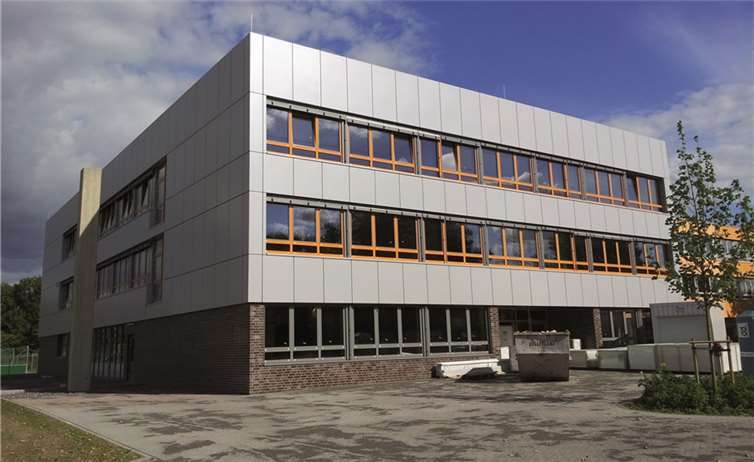 In wenigen Wochen soll bereits die offizielle Einweihung des Erweiterungsbaus im Schulzentrum stattfinden. Der Verbandsgemeinderat hat die letzten größeren Auftragsvergaben für die Baumaßnahme beschlossen, die vor allem den Innenausbau betreffen.  GH