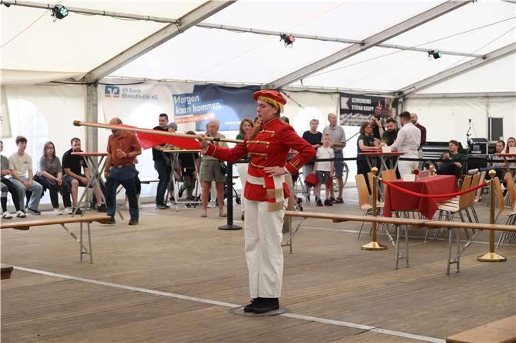 In zehn Einzeldemonstrationen konnten die Kandidaten und die Kandidatin zeigen, was sie an der Fahne leisten konnten.  Fotos: JS