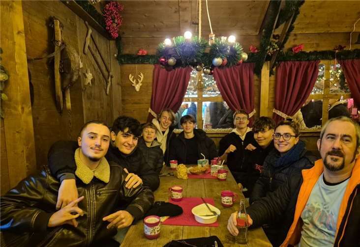 In zwanglosem Austausch wurde über die nähere Zukunft gesprochen.  Foto: Benedikt Flück