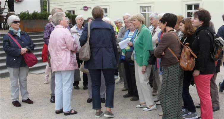 In zwei Gruppen erkundeten die Rheinbacher Frauen die historische Stadt. privat