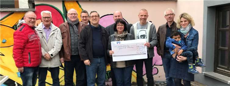 Ina Albrecht, Andreas Zentner, Thomas Geisen, Ortsbürgermeisterin Rita Hirsch, Michael Kopp, Hans-Peter Juchem, Konrad Einig, Fred Sträßer, Hans Stoll, Frank Breitbach (v.l.). Quelle: FWG Maifeld