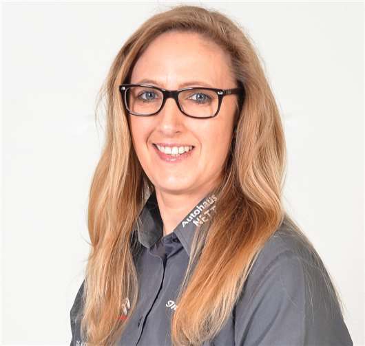 Ina Lampert (Serviceassistentin). Fotos: Meik Halbach