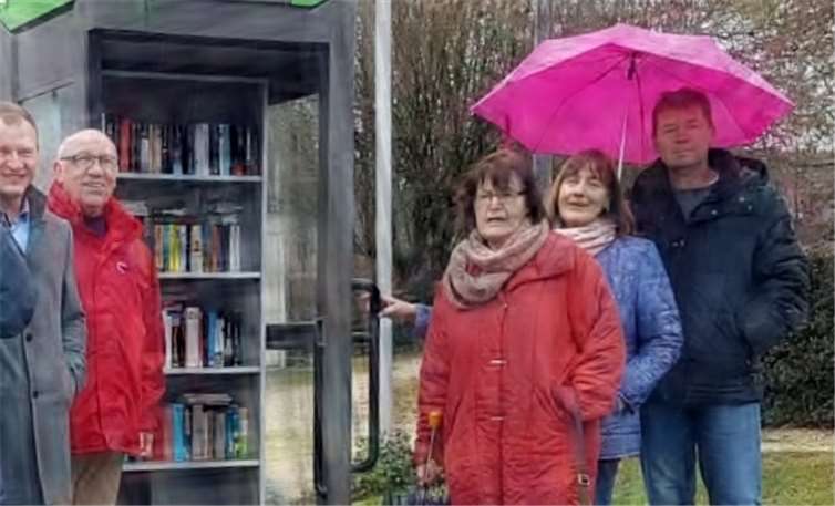 Infolge der guten Erfahrungen mit dem ersten offenen Bücherschrank beantragt die SPD Weißenthurm nun einen weiteren. Foto: privat