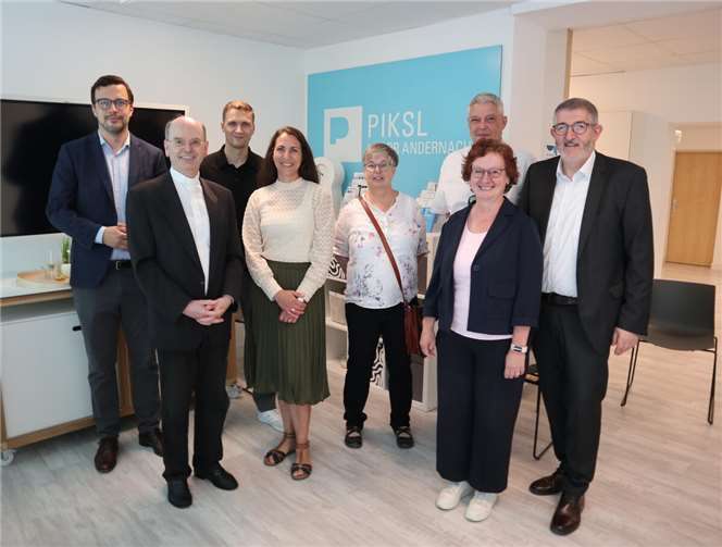 Information und Austausch: Weihbischof Robert Brahm (2. V.l.) stattete im Rahmen seiner Visitationsreise dem PIKSL Labor Andernach einen Besuch ab. Foto: privat