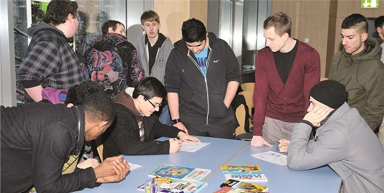 Informationen zum Schüleraustausch, Sprachtests, Spiele oder Info-Stationen: Der Projekttag der DRS hielt für jedermann etwas parat.  J. Doetsch