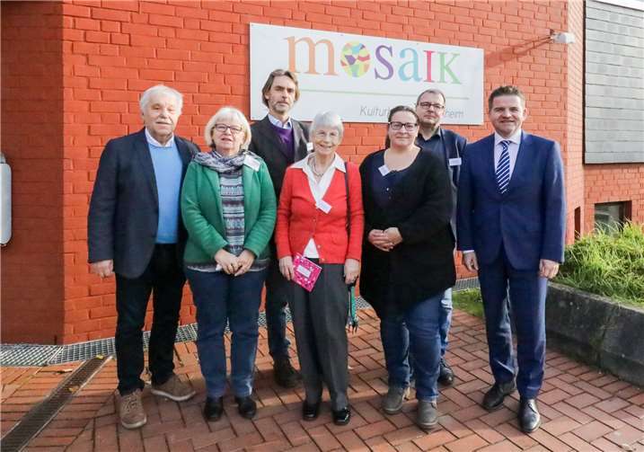 Informieren gemeinsam zu Pflege und Gesundheit (v.l.): Manfred Stranz, Bettina Hihn, Alfons Pfahl, Erika Neubauer, Monika Schiffer, Georg Abel und Holger Jung.Fotos: CEW