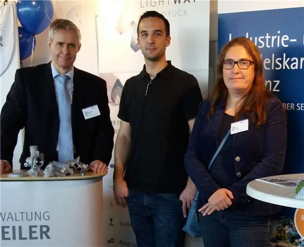 Informierten auf der MINT-Messe am RheinAhrCampus (v. l.): Wolfgang Kiel (Wirtschaftsförderung Kreis Ahrweiler), Thomas Hilger (Lightway GmbH & Co. KG), Anja Kriete (IHK Koblenz). Kreisverwaltung Ahrweiler