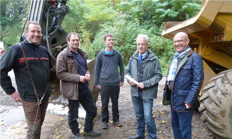 Informierten sich über den Fortschritt der Arbeiten (v.l.): Johannes Biwer, Stephan Brog, Lucas Biwer, Landtagsabgeordneter Josef Dötsch und Bürgermeister Michael Kessler. privat