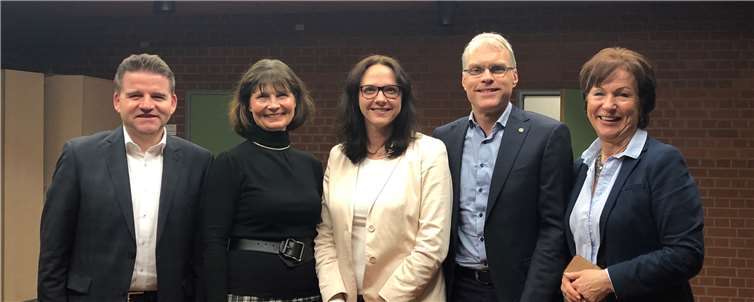 Infos rund ums „KiBiz“ (im Bild von links): CDU-Bürgermeisterkandidat Holger Jung, FU-Vorsitzende Sabrina Gutsche, die Landtagsabgeordneten Katharina Gebauer und Oliver Krauß und FU-Vorstandsmitglied Anne Viehmann.Foto: privat