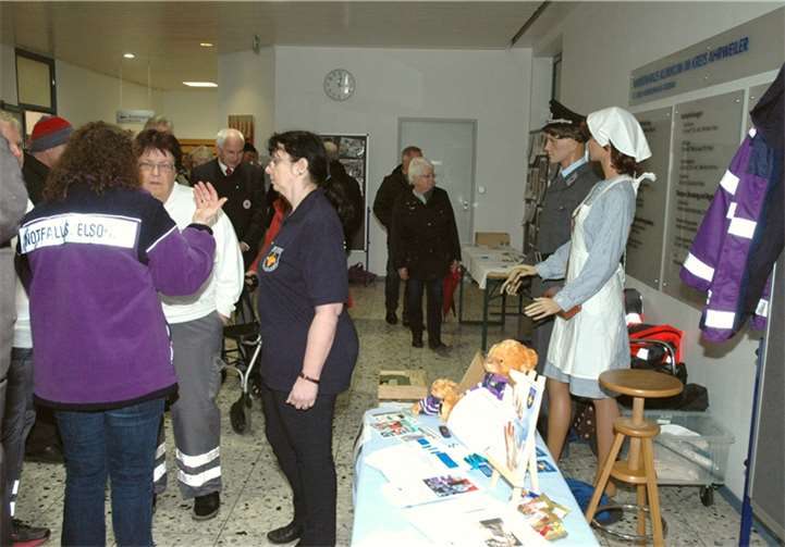 Infostand des DRK-Ortsvereins Adenau und der Kreis-Notfallseelsorge