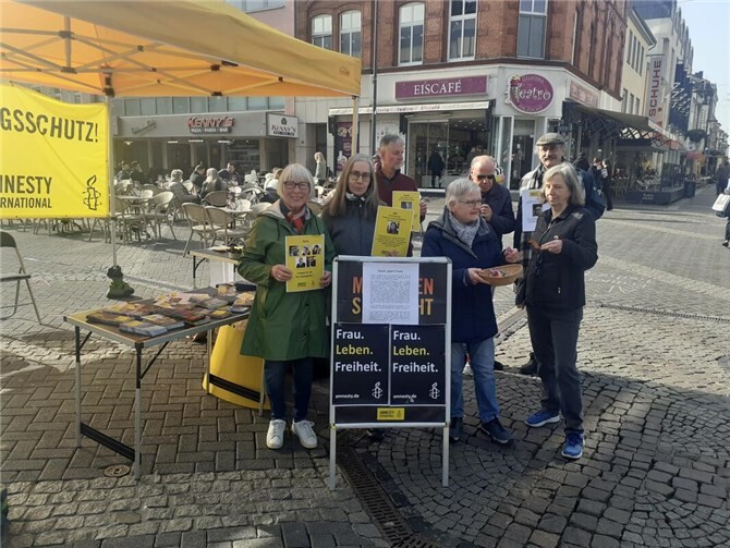 Infostand in Neuwied.  Foto: Inge Rockenfeller