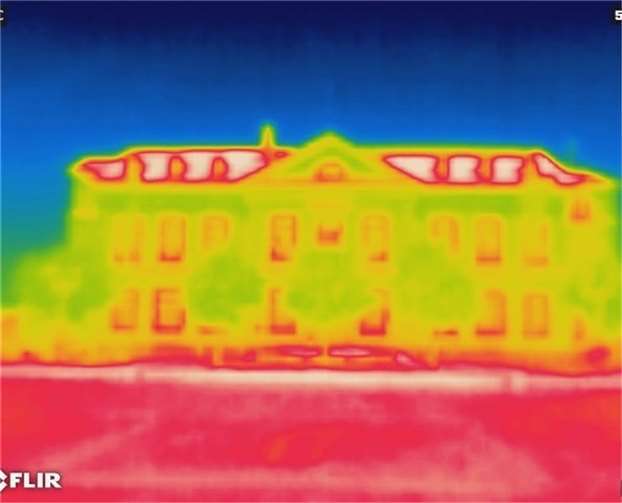 77,6°C in Sinzig: Was sind Sinzigs coolste Orte? Infrarotaufnahme des Rathauses in Sinzig. Fotos: privat