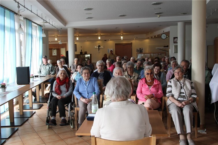 Inge Arenz unterhielt das Publikum mit ihren nostalgischen Geschichten.