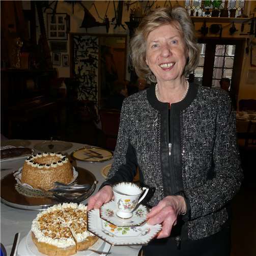 IngeSchlagkamppräsentierteprozellanhistorischeSchätzchen aus denvergangenen100 Jahren.Fotos: TE