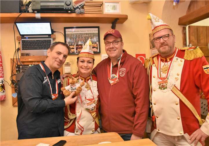 Ingo Buttenberg freut sich über das neue Maskottchen.Foto: privat