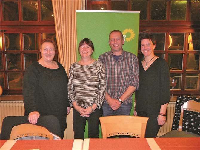 Ingrid Bäumler (Kreisvorstandsprecherin) (v.l.n.r.), Ulrike Höfken (Ministerin für Umwelt, Landwirtschaft, Ernährung, Weinbau und Forsten), Dietmar Johnen (MdL), Nicole Müller-Orth (MdL). Privat